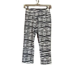 3 for $30! Nike Capri patterned capri pants